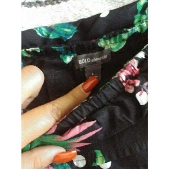 Festive cold-shoulder tropical top - Picture 3 of 3